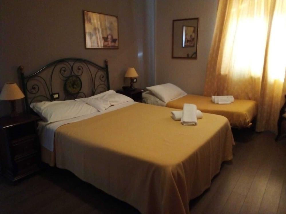 פלרמו Hotel Villa Esperia מראה חיצוני תמונה