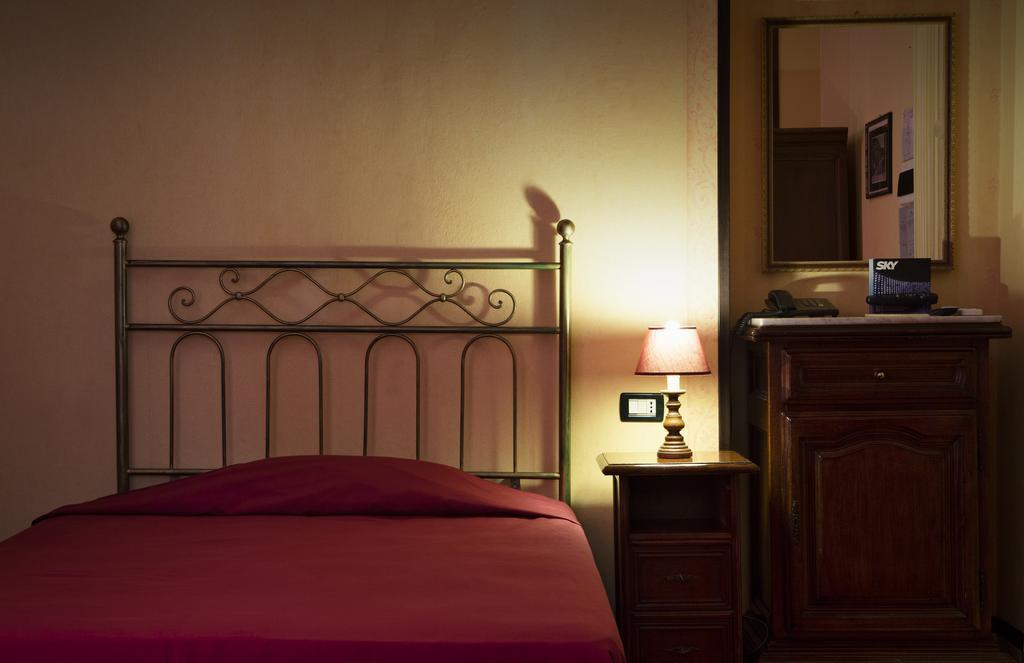 פלרמו Hotel Villa Esperia מראה חיצוני תמונה